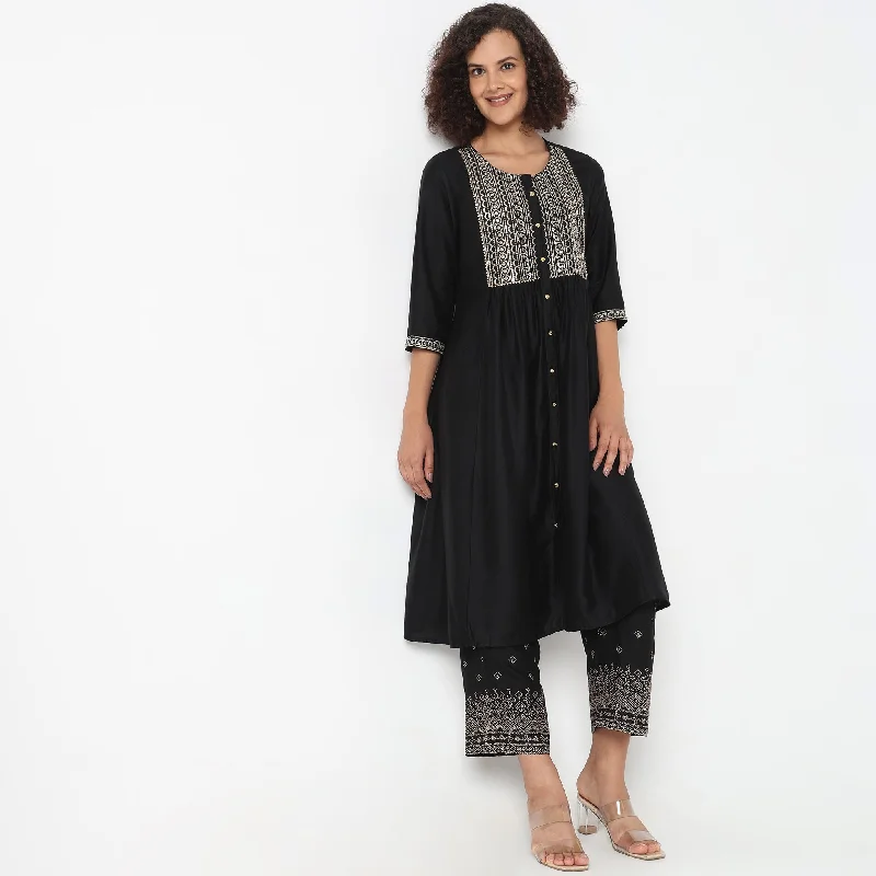 Regular Fit Embroidered Mid Rise Ethnic Pants Fashionable Button-Up Pants