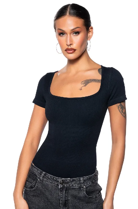 PAXTON SQUARE NECK SEAMLESS SHORT SLEEVE BODYSUIT IN BLACK Elegant Bodysuit with Belted Waist